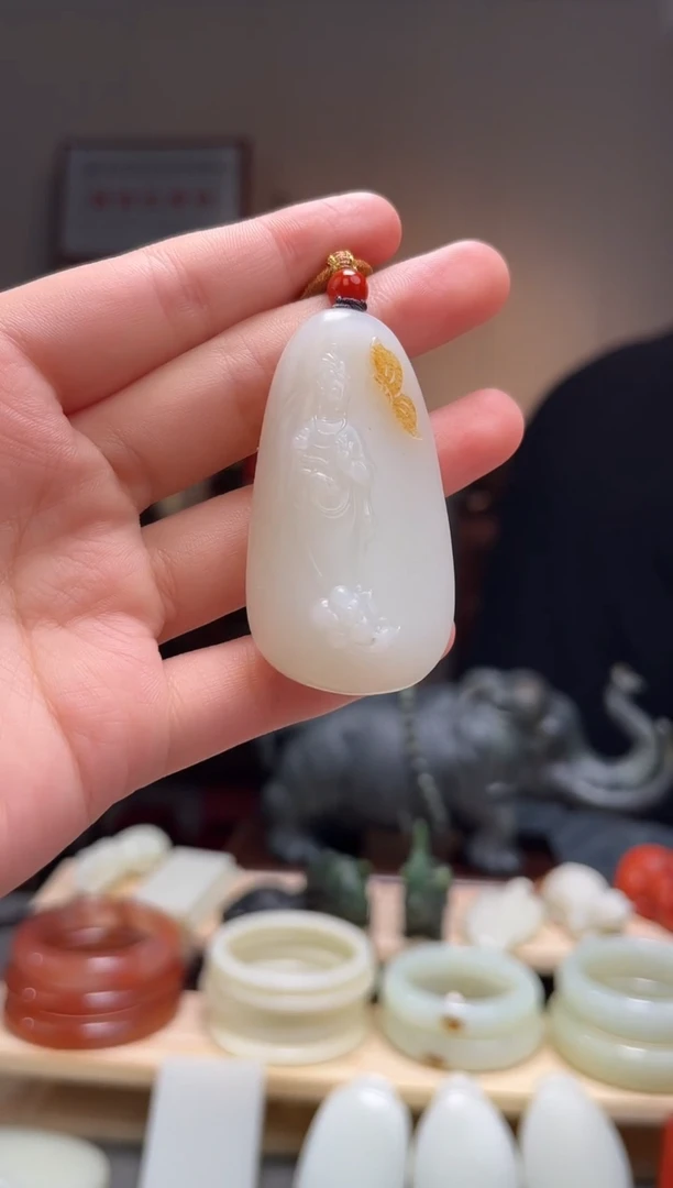 颈饰未镶嵌和田玉吊坠