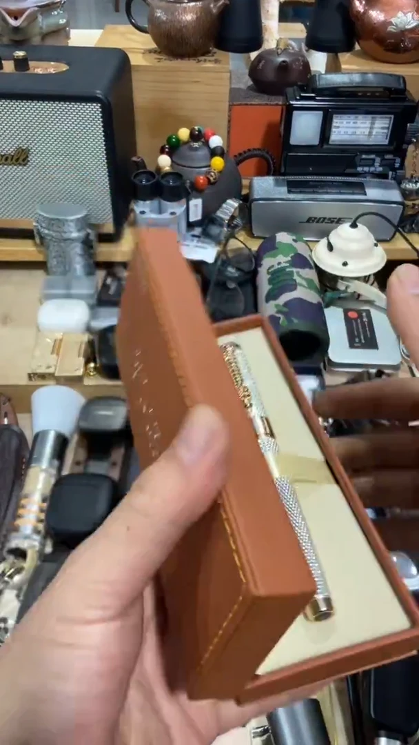 瓷片闪购商品  如图所示