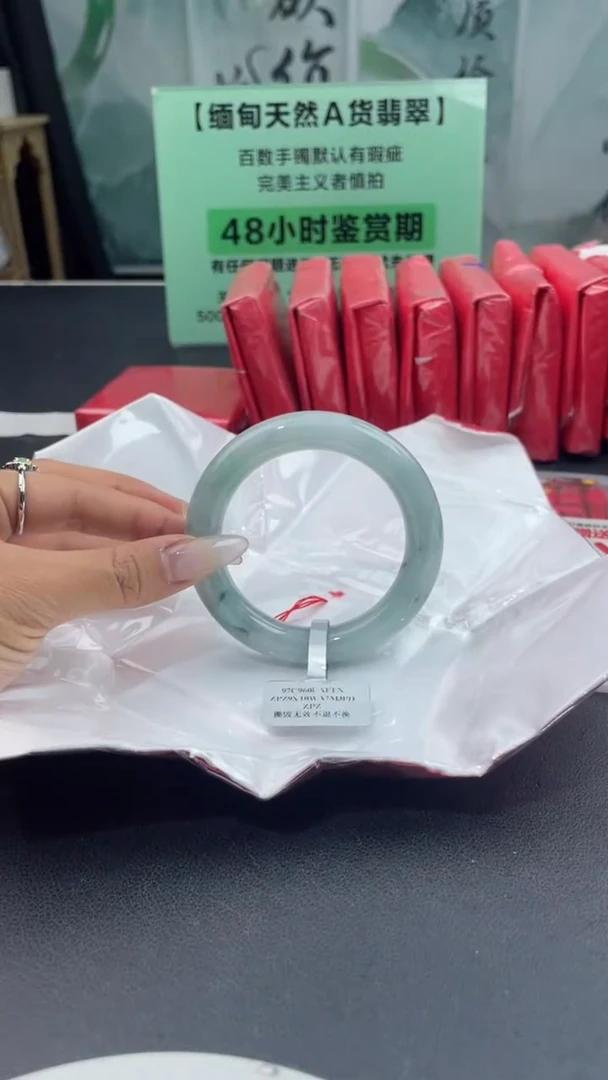【闪购商品】翡翠手镯未镶嵌10翡翠手镯（微瑕）