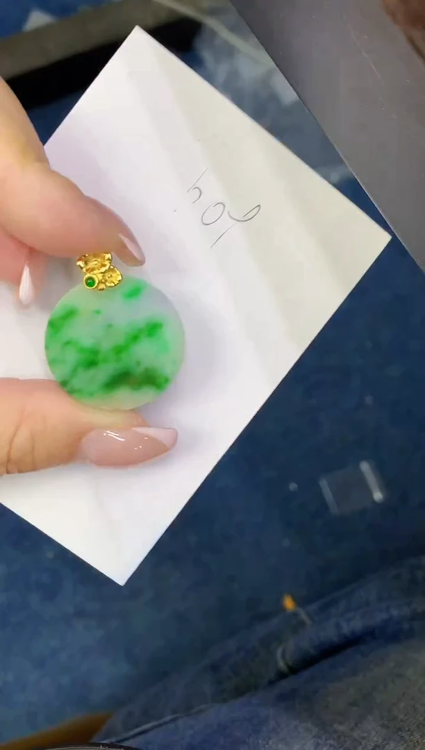 翡翠未镶嵌颈饰缅甸天然翡翠A货