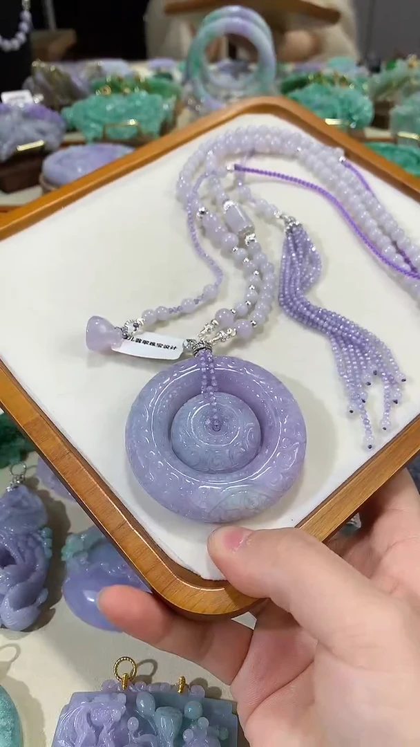 颈饰未镶嵌翡翠吊坠