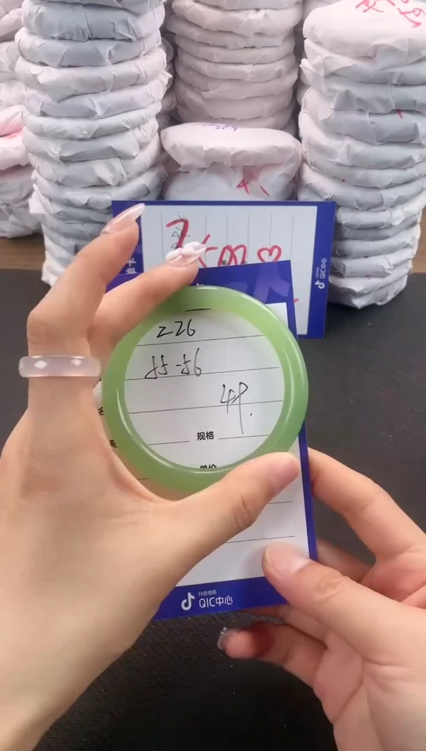 未镶嵌手镯石英质玉226