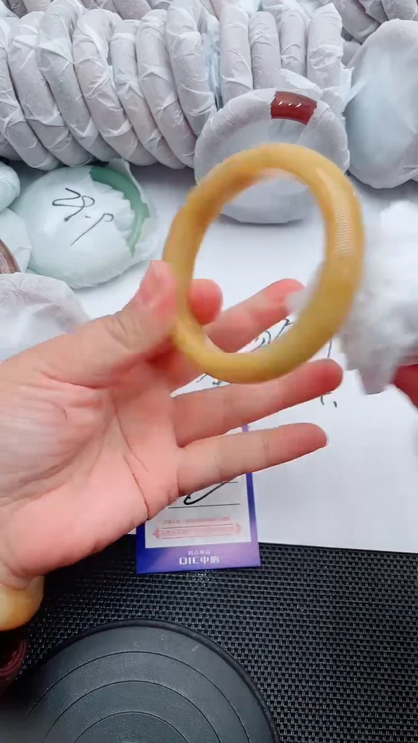 未镶嵌手镯石英质玉82-59-60