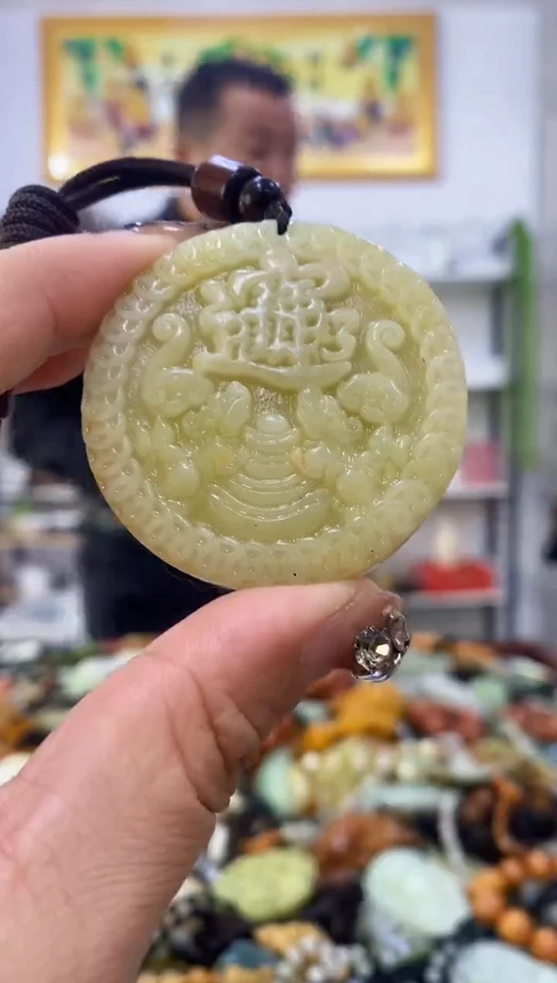 未镶嵌蛇纹石玉吊坠