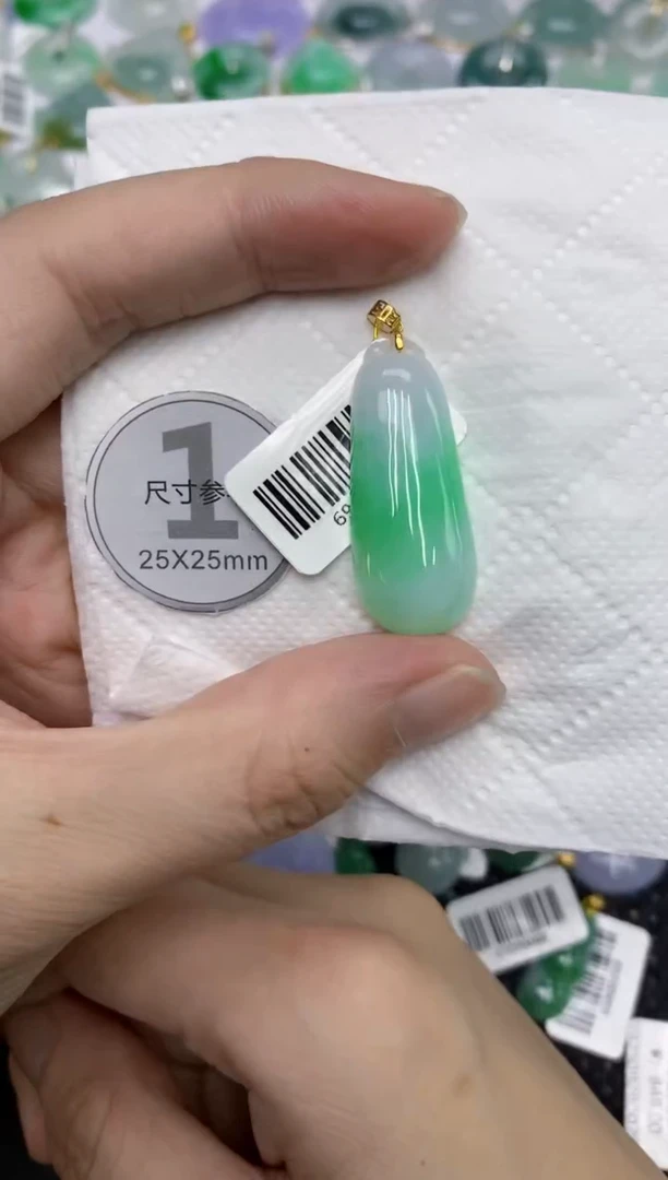 颈饰18K金镶嵌翡翠111111