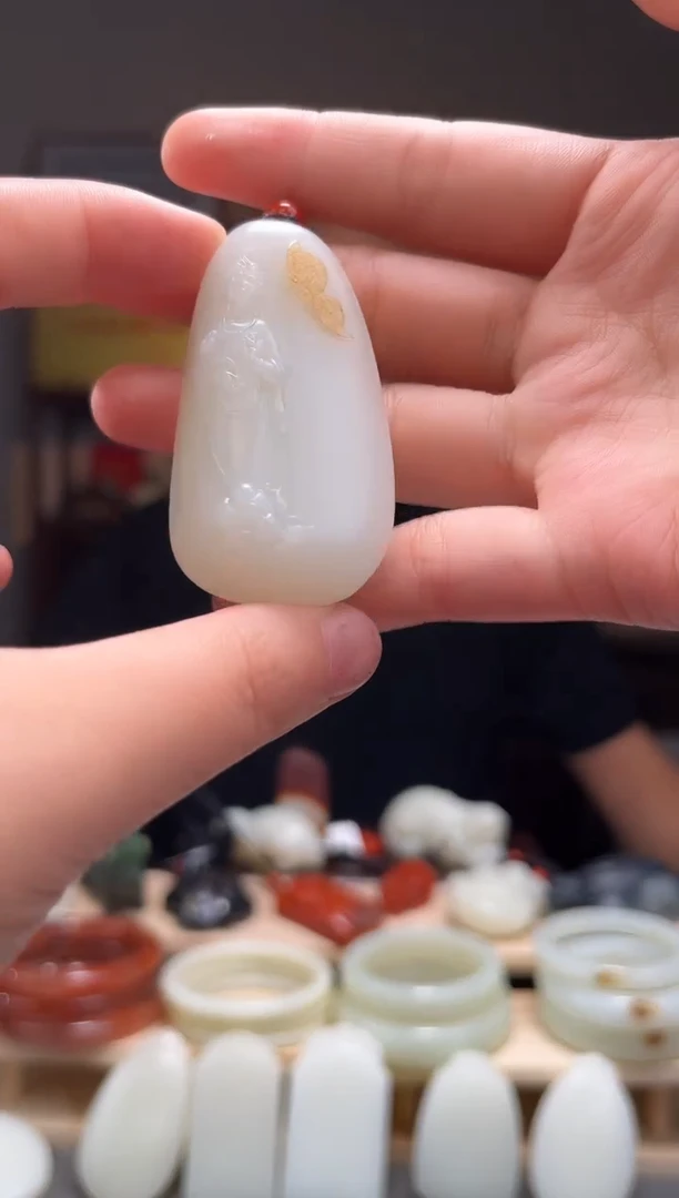 颈饰未镶嵌和田玉吊坠