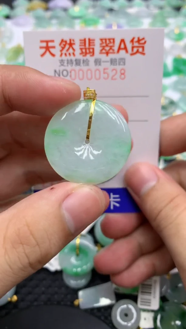 翡翠18K金镶嵌颈饰11111111111