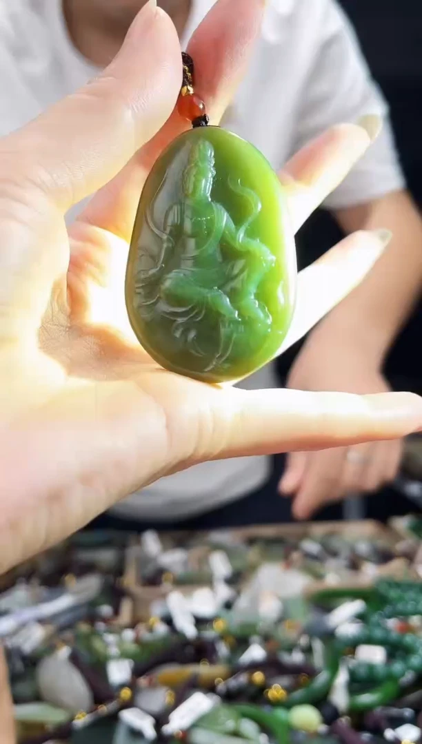 颈饰未镶嵌和田玉1