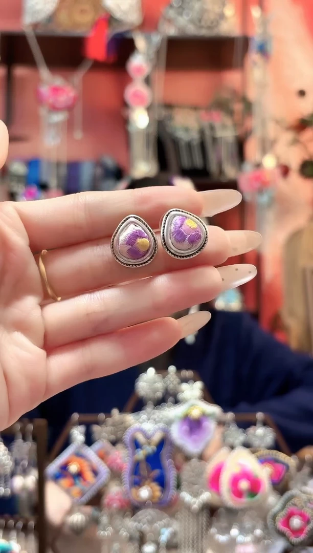 织绣云织谣民族风精美饰品 419