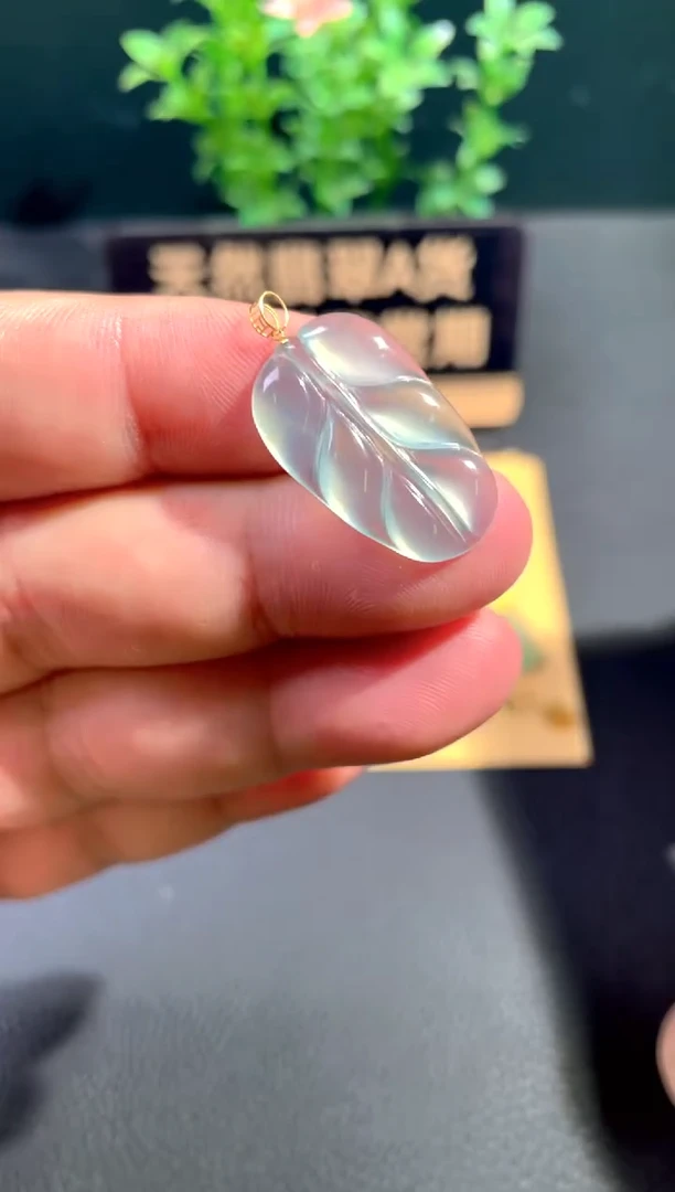 颈饰18K金镶嵌翡翠翡翠