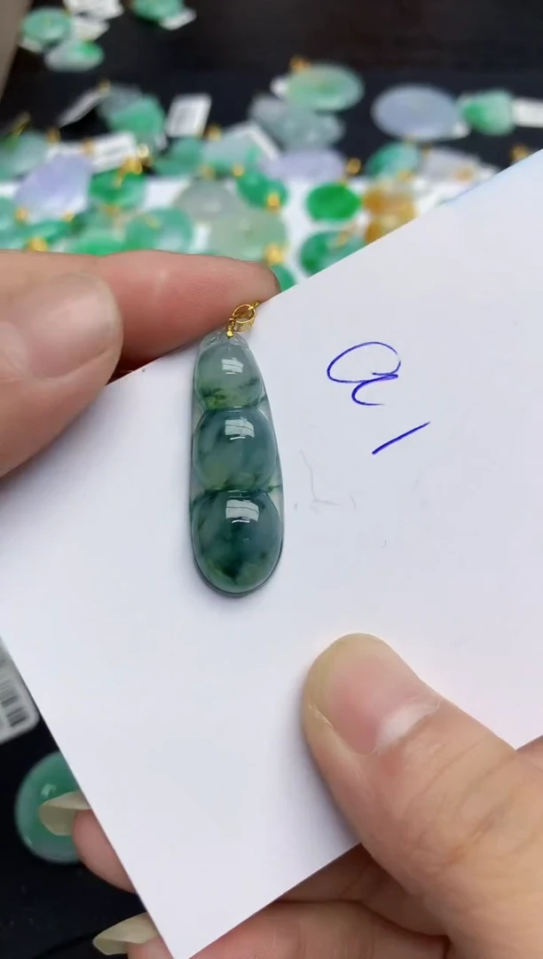 翡翠18K金镶嵌颈饰11111111