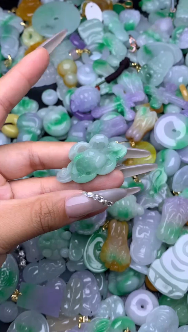 翡翠未镶嵌颈饰天然缅甸翡翠吊坠