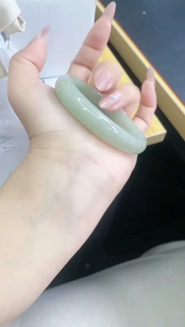 【闪购商品】石英质玉手镯未镶嵌1/56.1