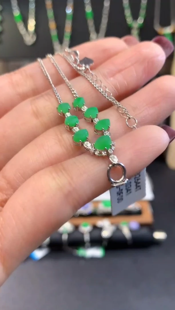 项链18K金镶嵌翡翠多样性发其一