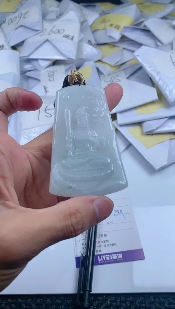 翡翠未镶嵌颈饰