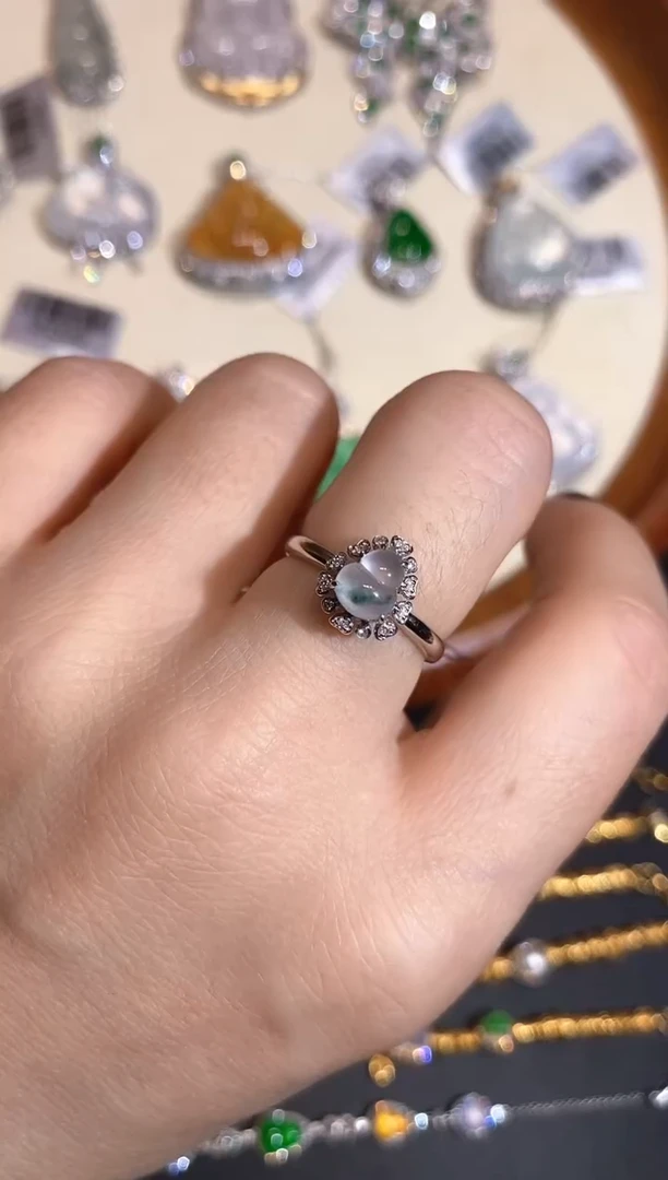 18K金镶嵌戒指翡翠戒指