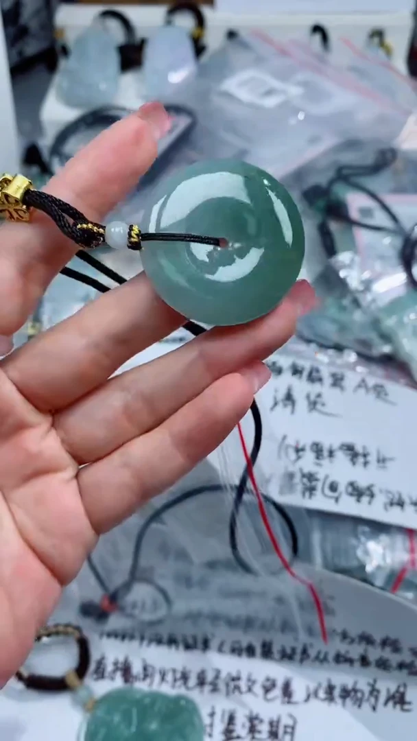 翡翠未镶嵌颈饰吊坠