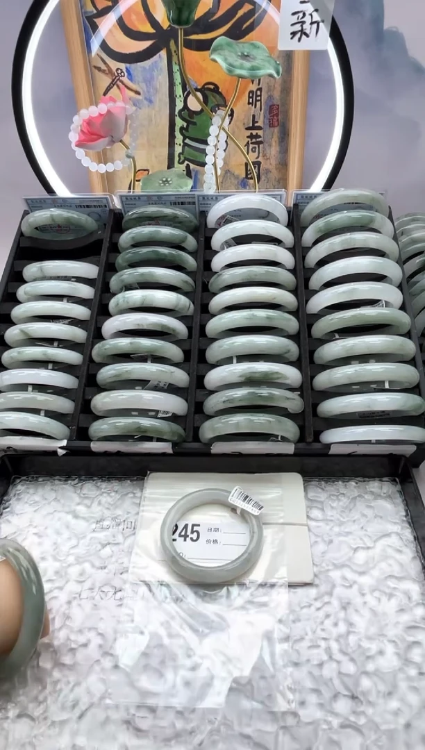 石英质玉（天山翠）手镯未镶嵌245