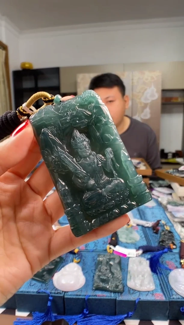 颈饰未镶嵌翡翠 多样性发其一
