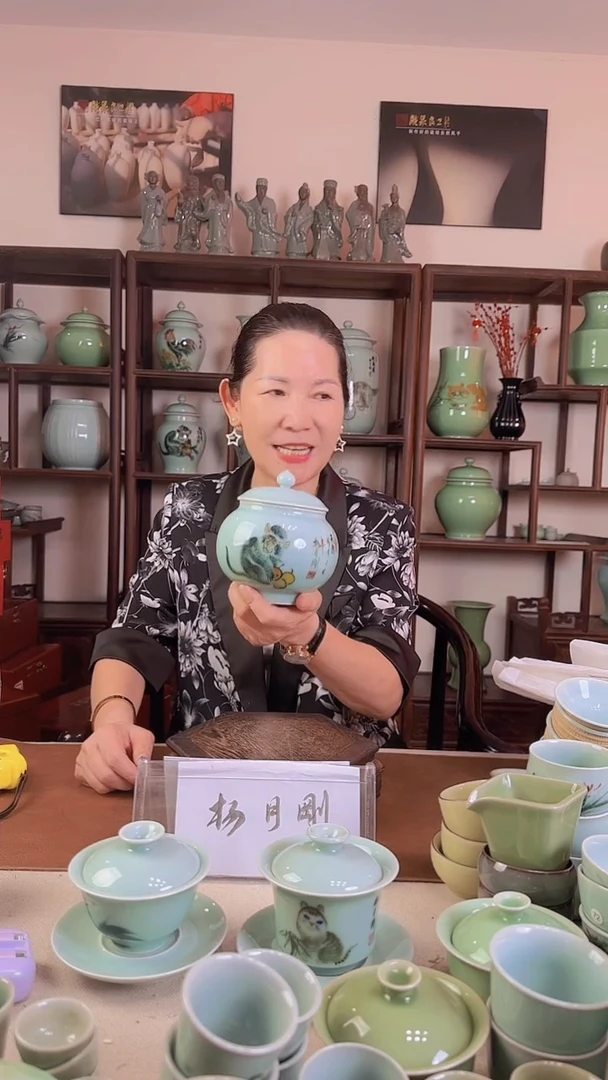 釉中彩 小猴子画 盖罐B