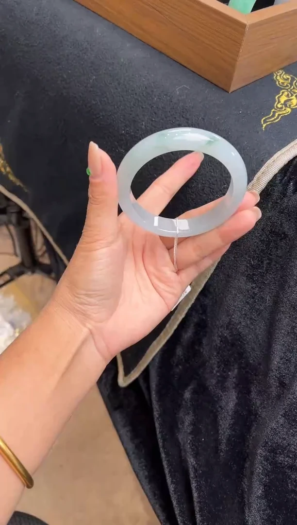 未镶嵌手镯翡翠手镯