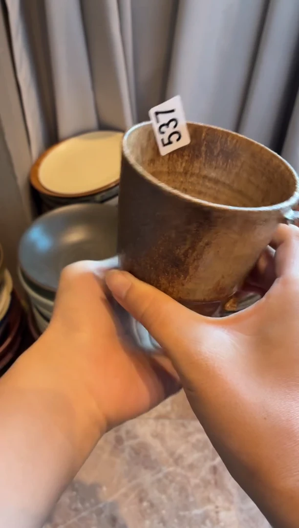 瓷片氵537微瑕手工咖色水杯