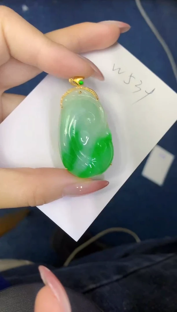 翡翠18K金镶嵌颈饰缅甸天然翡翠A货