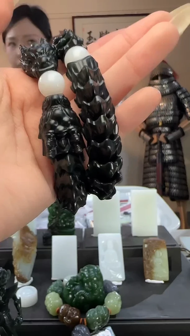 颈饰未镶嵌和田玉青玉双龙戏珠手持