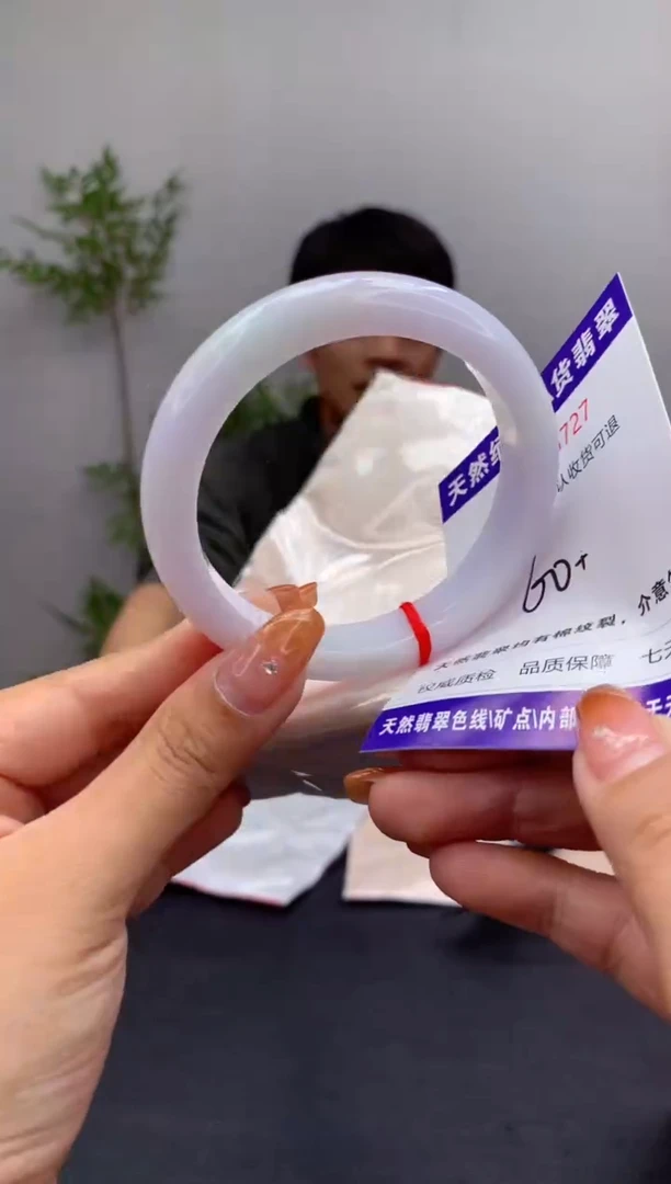 未镶嵌手镯翡翠有纹，完美者勿拍