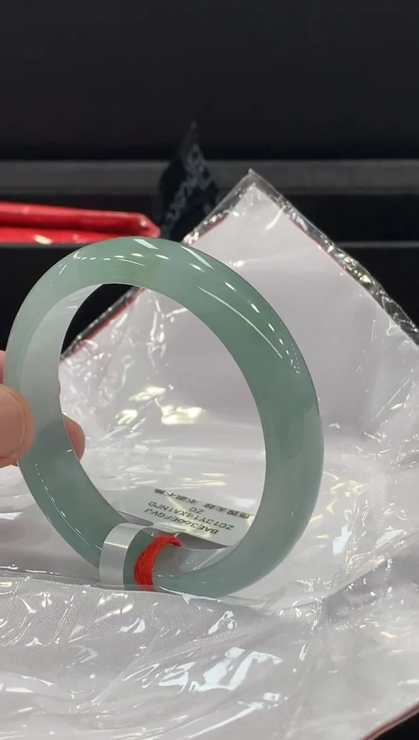 翡翠手镯未镶嵌手镯