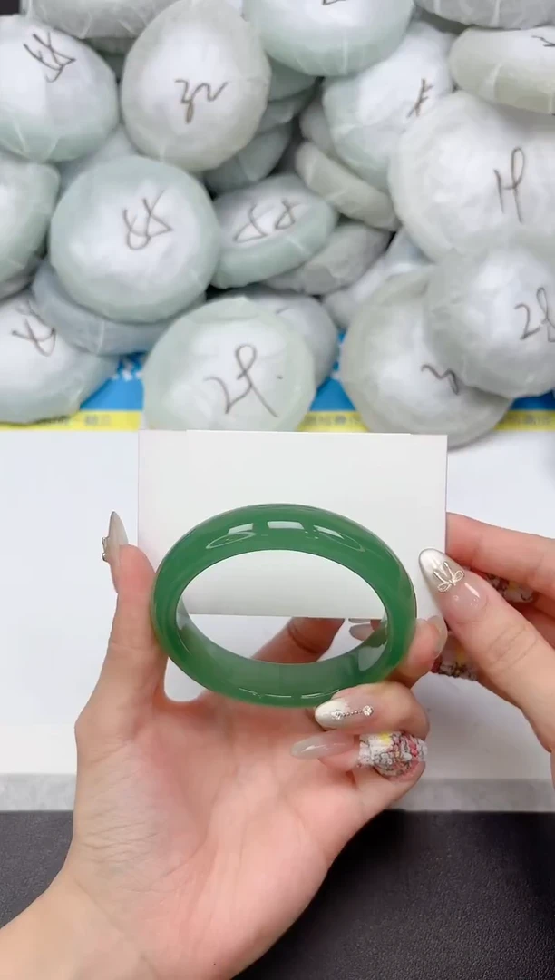 未镶嵌手镯石英质玉52-54.4