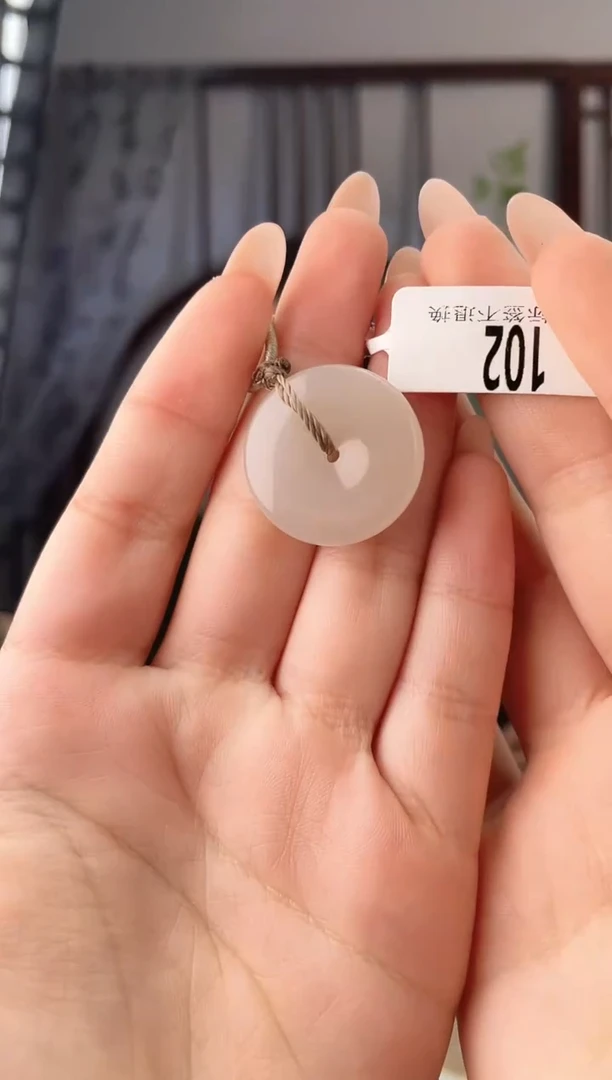 颈饰未镶嵌和田玉扣 102