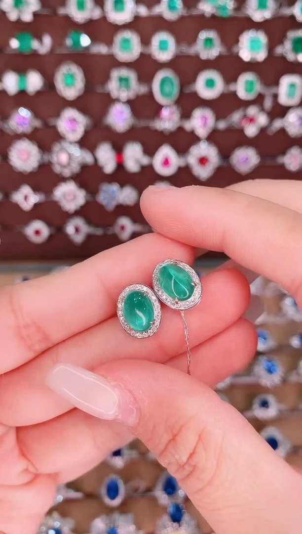 【闪购商品】祖母绿18K金耳饰18K金镶嵌3克拉