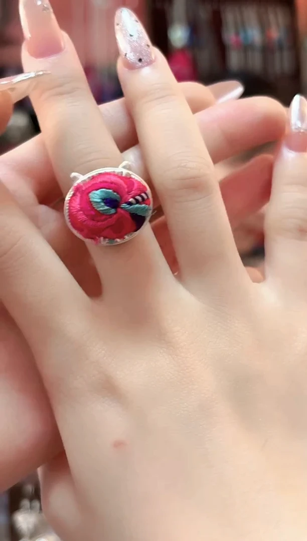 织绣云织瑶老绣饰品172