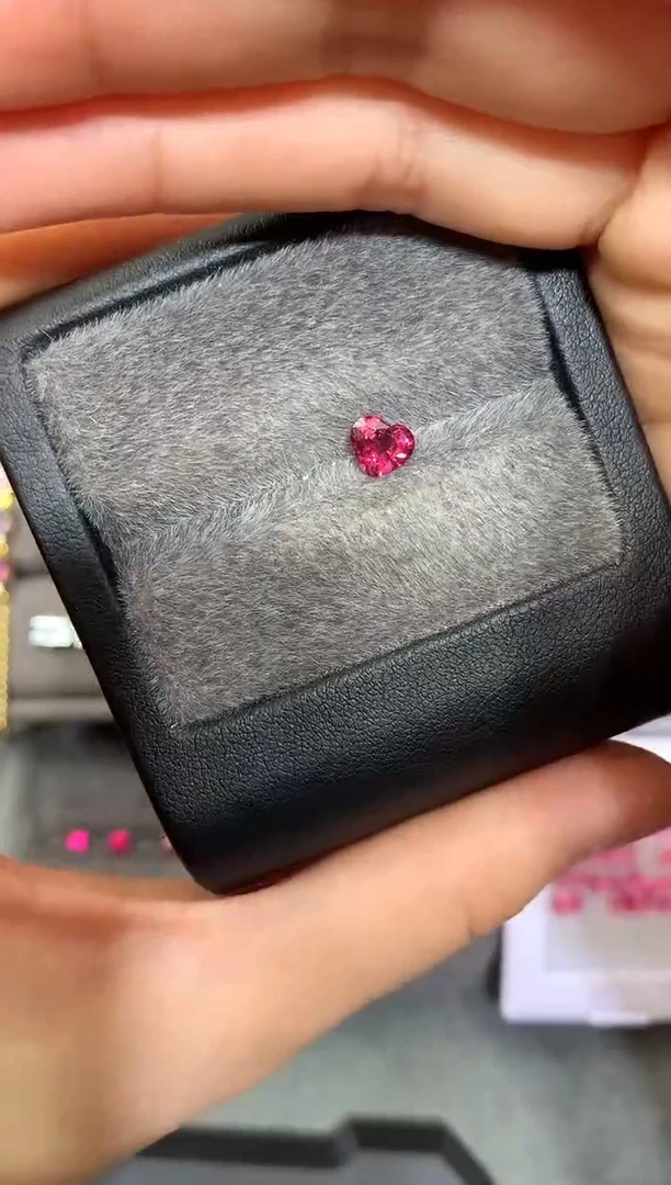 【闪购商品】定制尖晶石裸石未镶嵌心形 霓虹色调 0.69ct