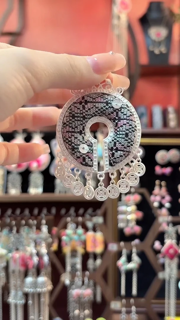 织绣云织谣民族风精美饰品   66