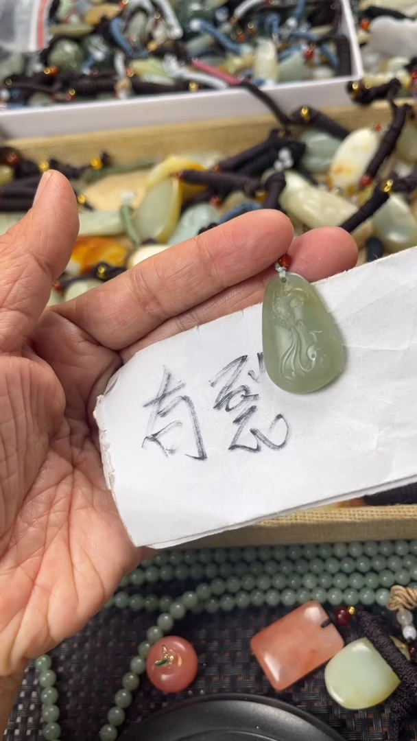 【闪购商品】和田玉颈饰未镶嵌多样性发货没有证书拍一发一有瑕