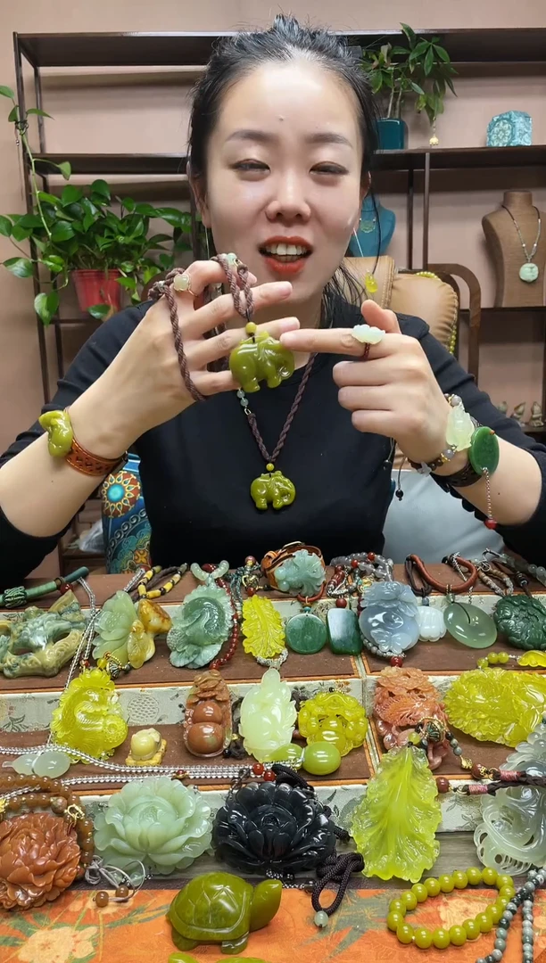 未镶嵌岫玉颈饰多样性发货发其中之一