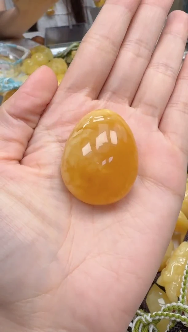 裸石琥珀未镶嵌如图