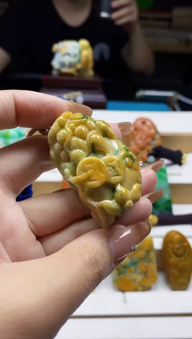 颈饰未镶嵌翡翠1