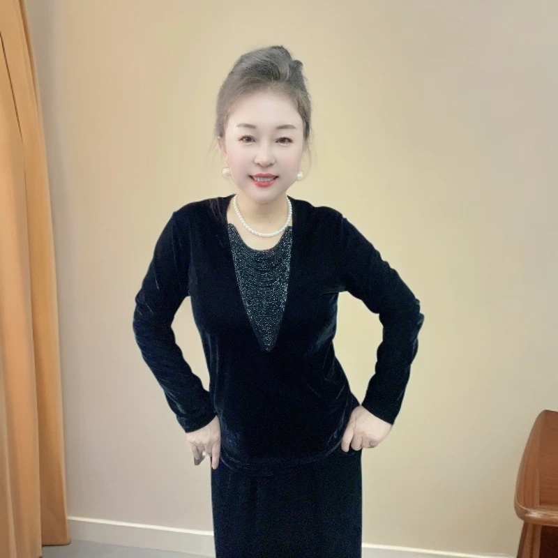 6686566丝绒串珠气质长袖小衫