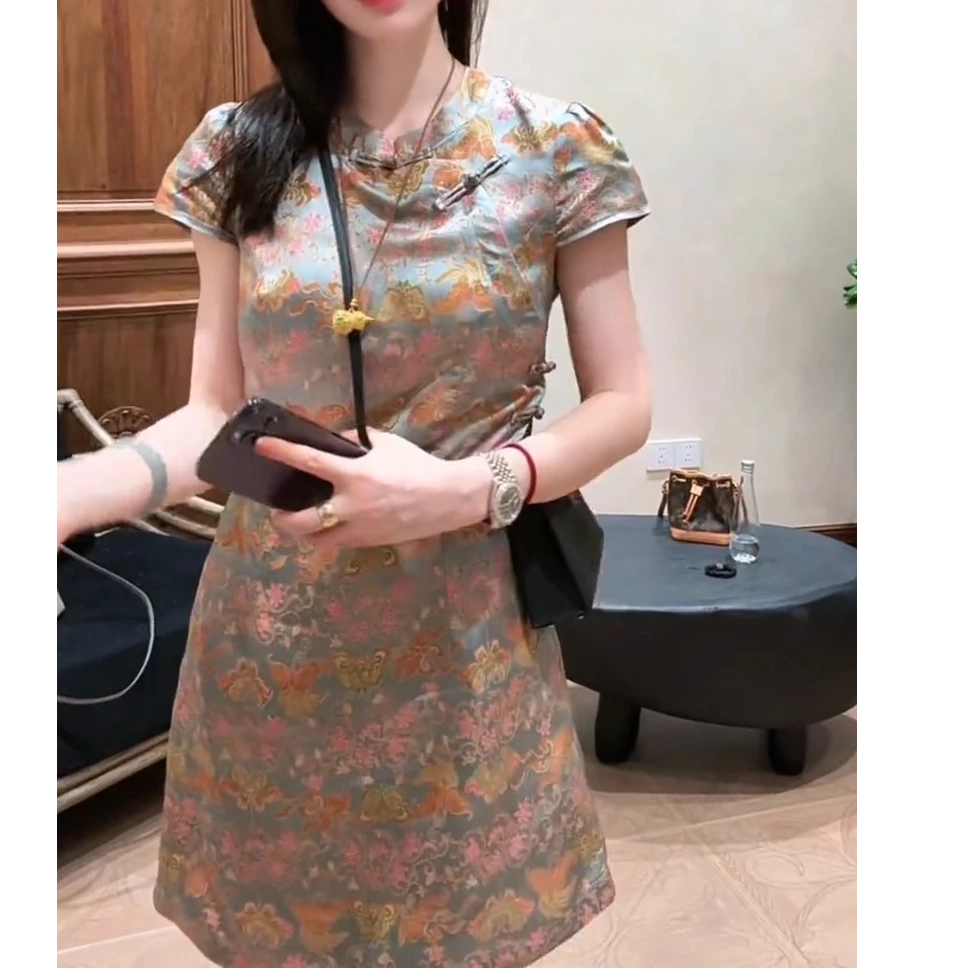 新中式国风复古连衣裙女2025新款夏季轻奢高级感立领短袖碎花裙子