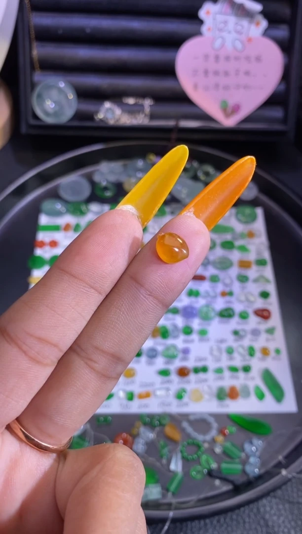 未镶嵌挂件翡翠桃子
