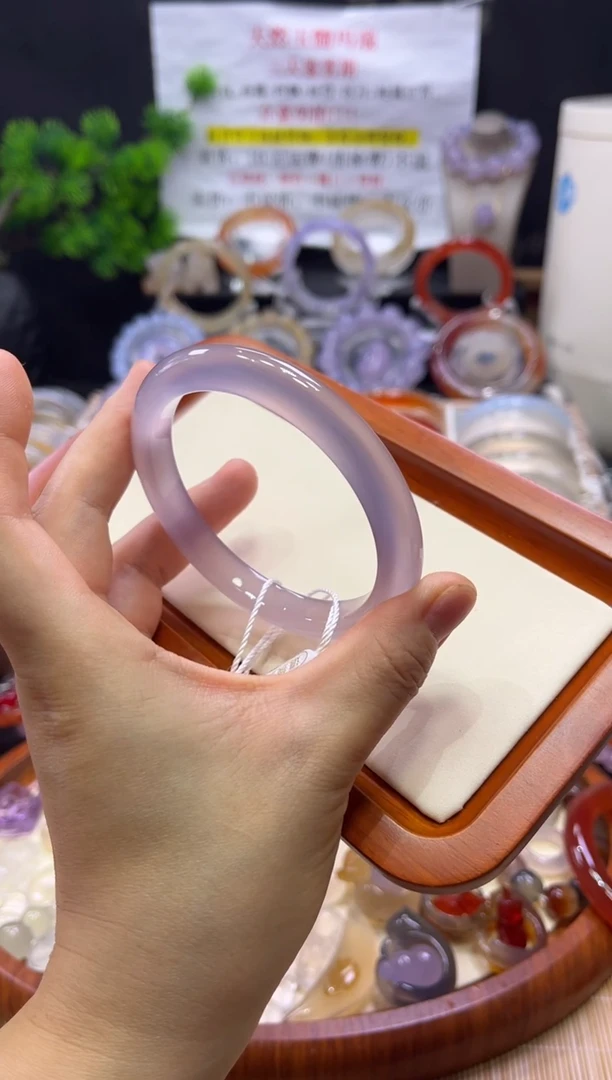 玛瑙/玉髓手镯未镶嵌不同角度不同光线色不同