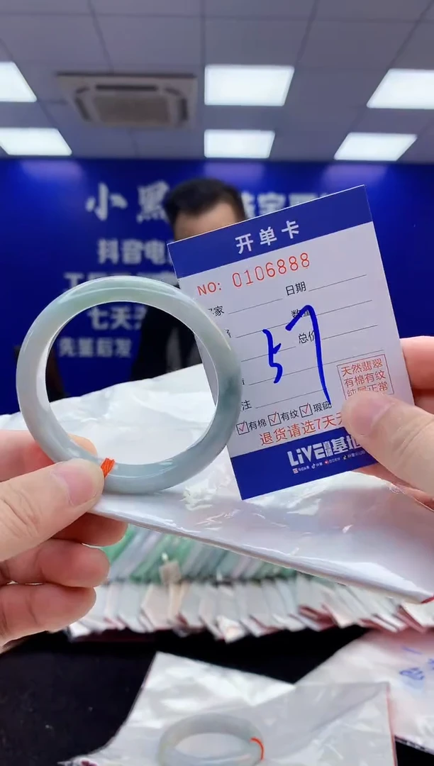 翡翠手镯未镶嵌1天然翡翠默认有瑕完美主义者勿拍