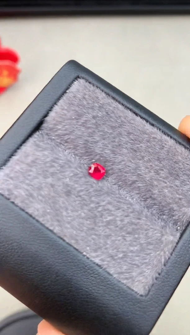 【闪购商品】定制尖晶石裸石未镶嵌0.36ct 绝地武士