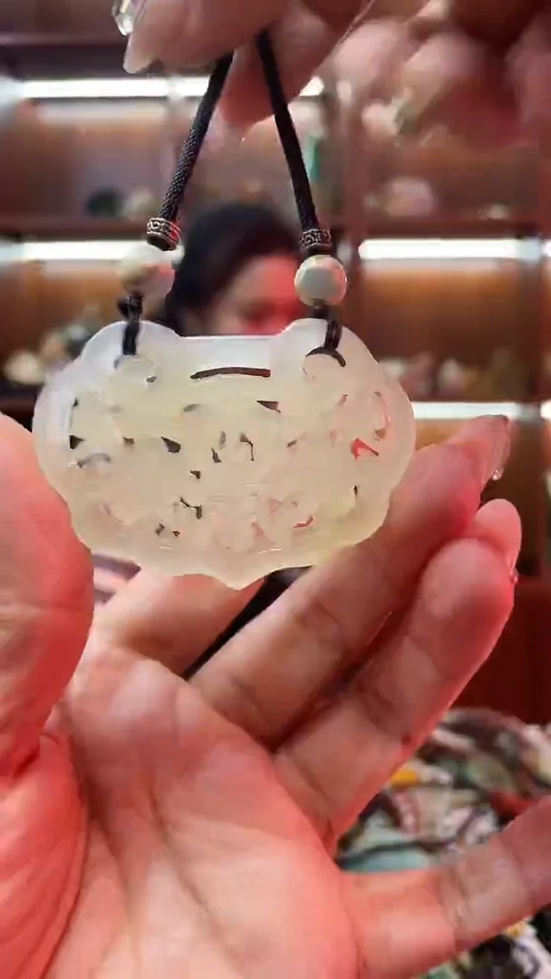 未镶嵌蛇纹石玉吊坠