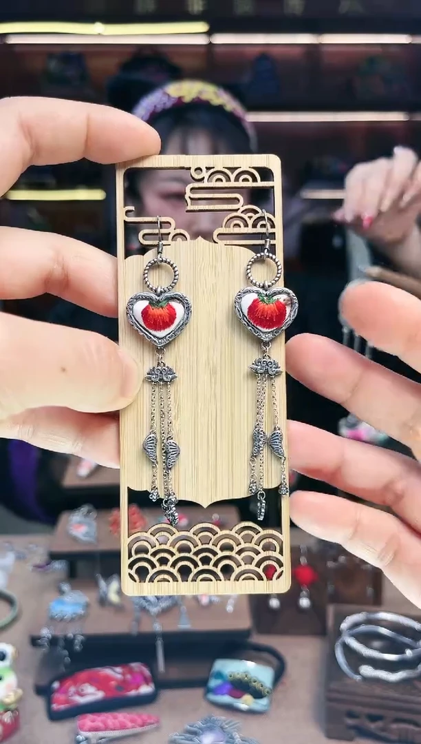 【闪购商品】织绣1834黔东南苗族刺绣