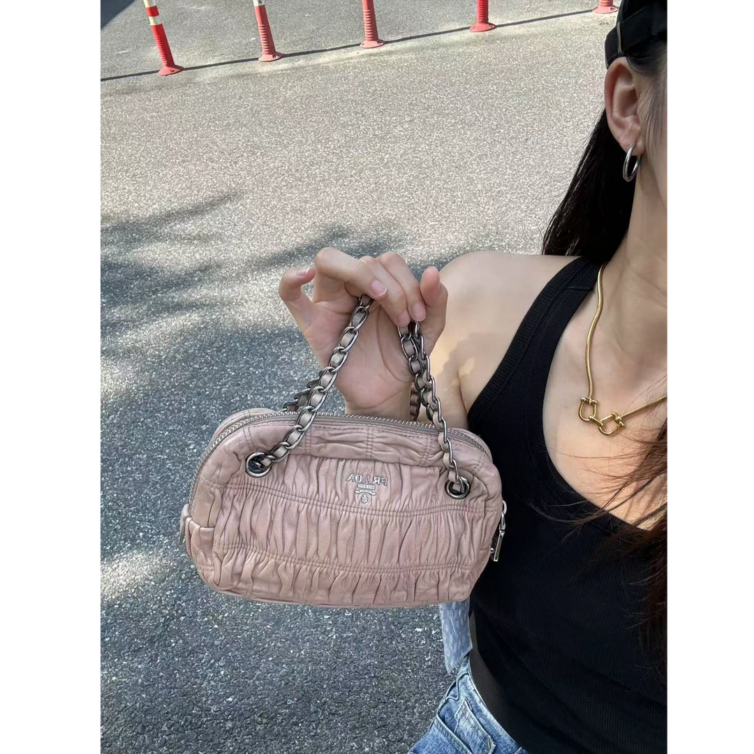 95新 Prada/普拉达 【小考拉】PRADA 裸色褶皱相机斜挎包