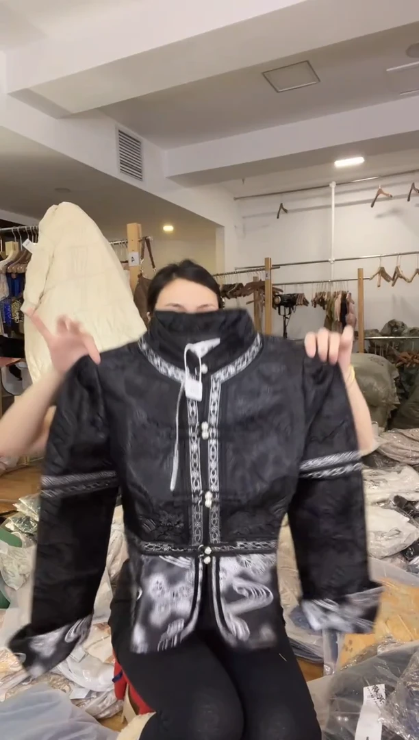 M码     100斤  外套